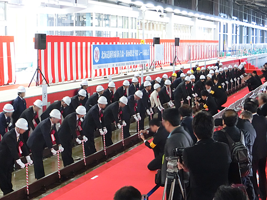 北海道新幹線 新青森〜新函館北斗間 レール締結式