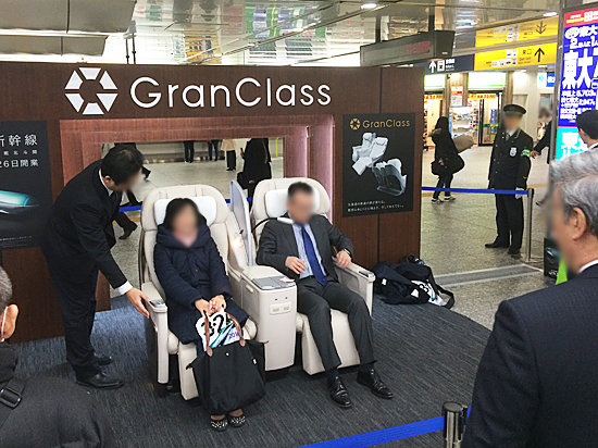 北海道新幹線 グランクラスシート展示